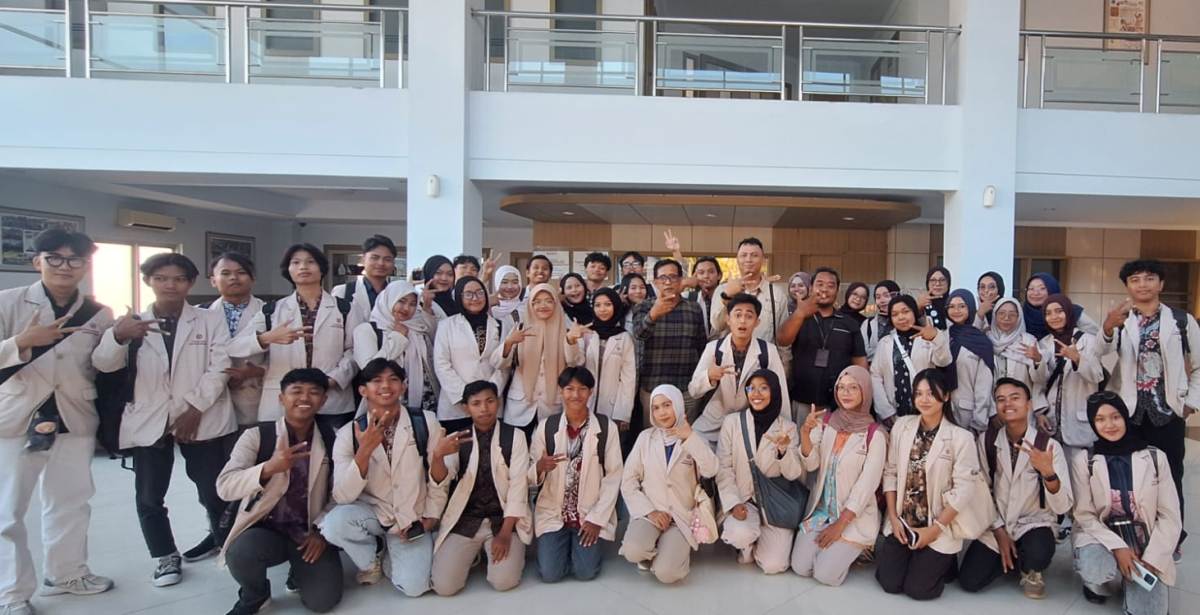Prodi Ilmu Komunikasi UHN Belajar Jurnalistik dan Broadcasting di Radar Tegal Grup
