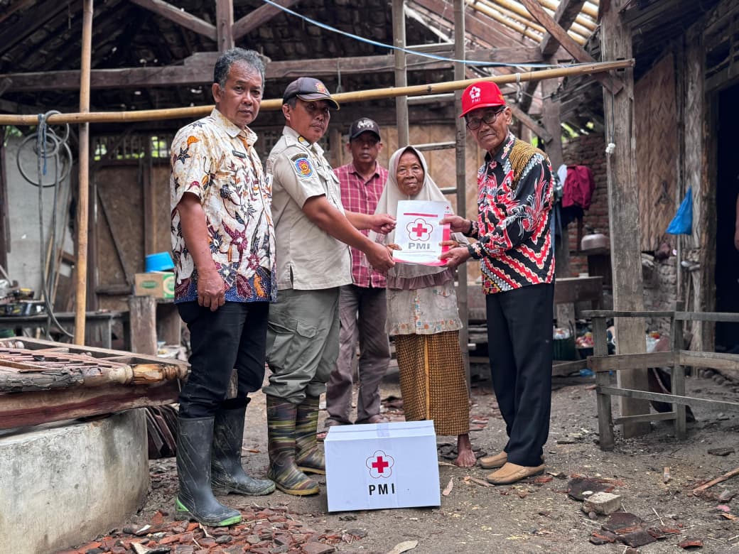 Rumah di Wanagopa Luluhlantak, PMI Kabupaten Tegal Gerak Cepat