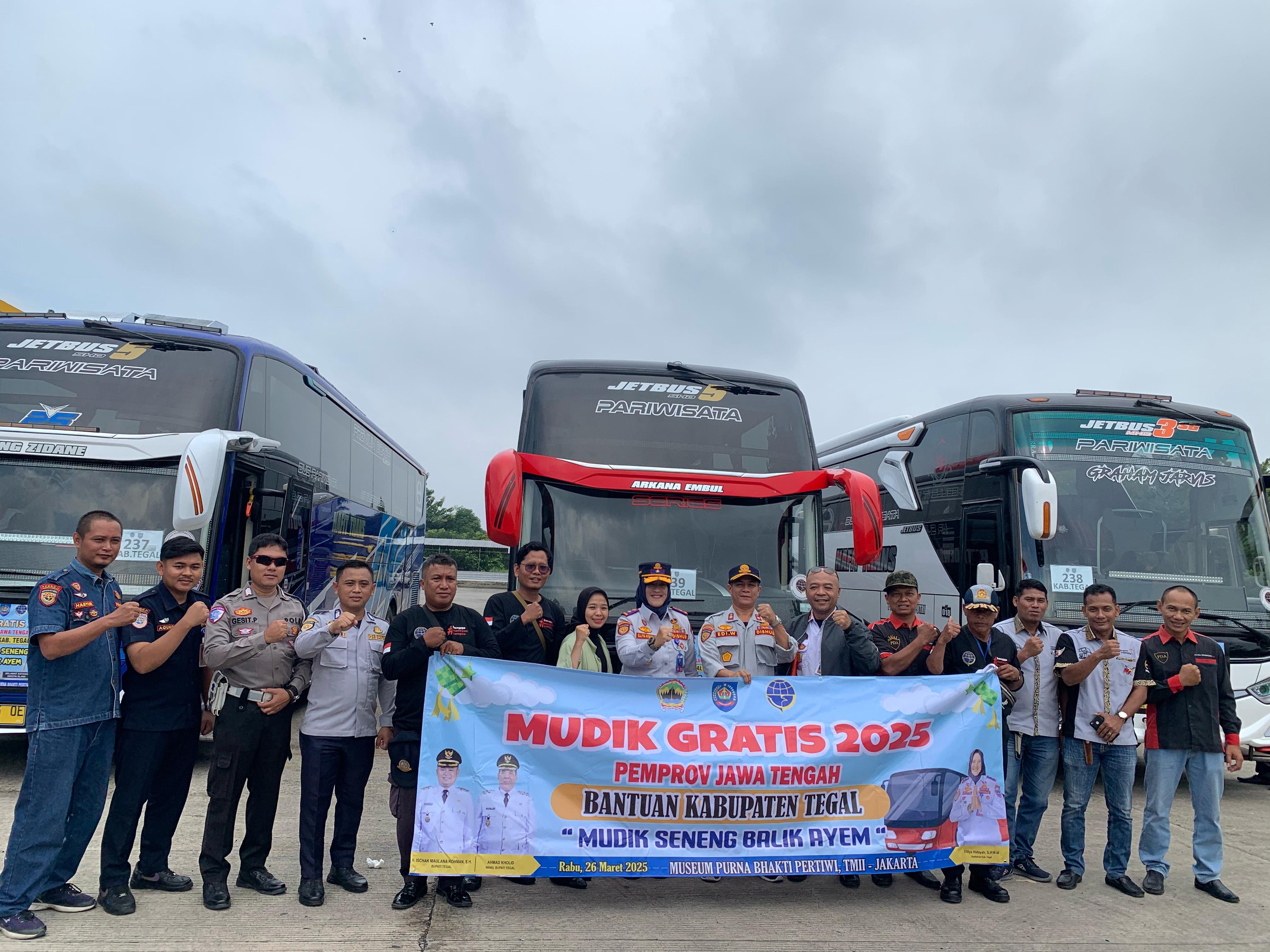 Berangkatkan 3 Bus Penjemput Mudik Lebaran Gratis