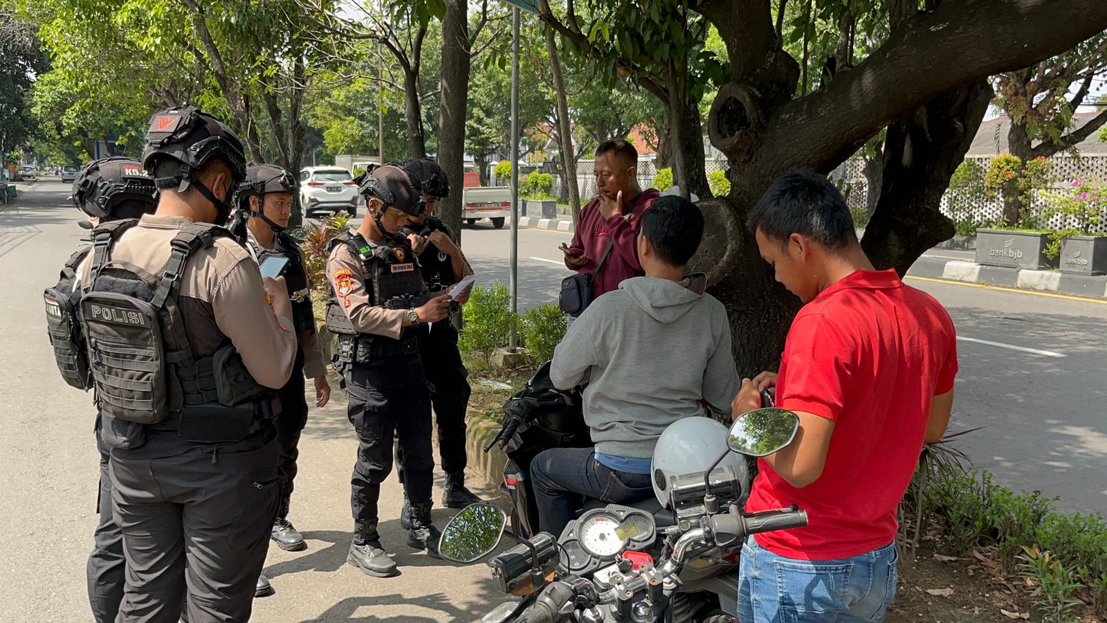 Tiga Pria Diduga Debt Collector Meresahkan Diamankan Polisi di Solo