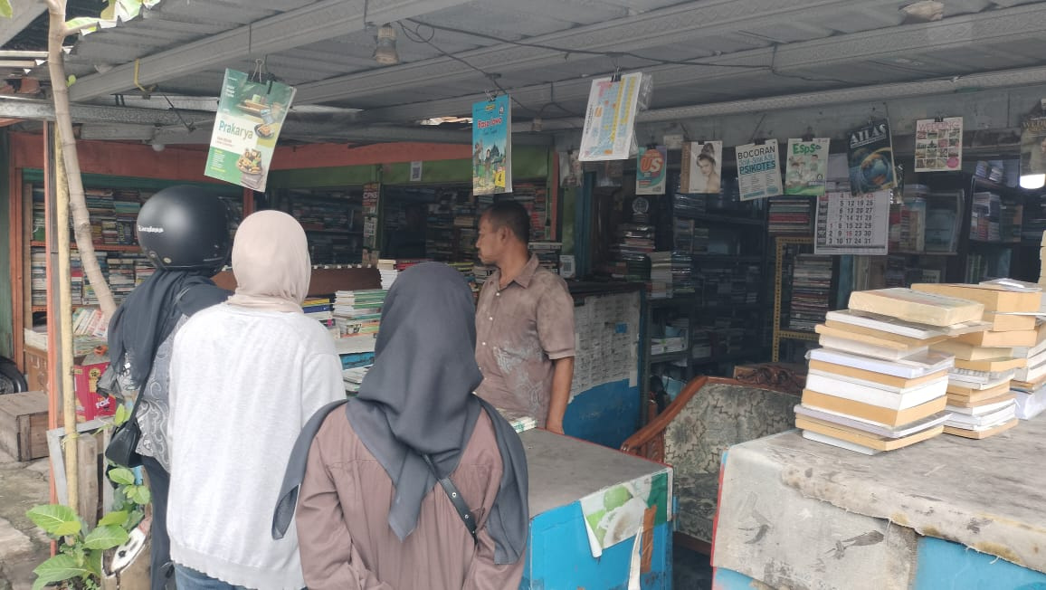 Denyut Terakhir Lapak Buku Stadion Diponegoro: Ketika Pasar Ilmu Tinggal Kenangan 