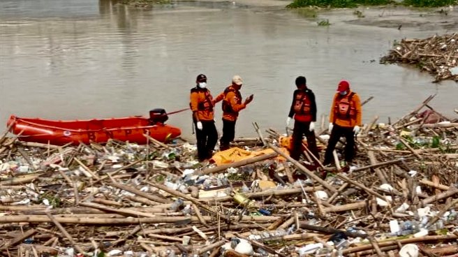 TRC BPBD Grobogan Evakuasi Jenazah Tanpa Identitas di Bendung Klambu