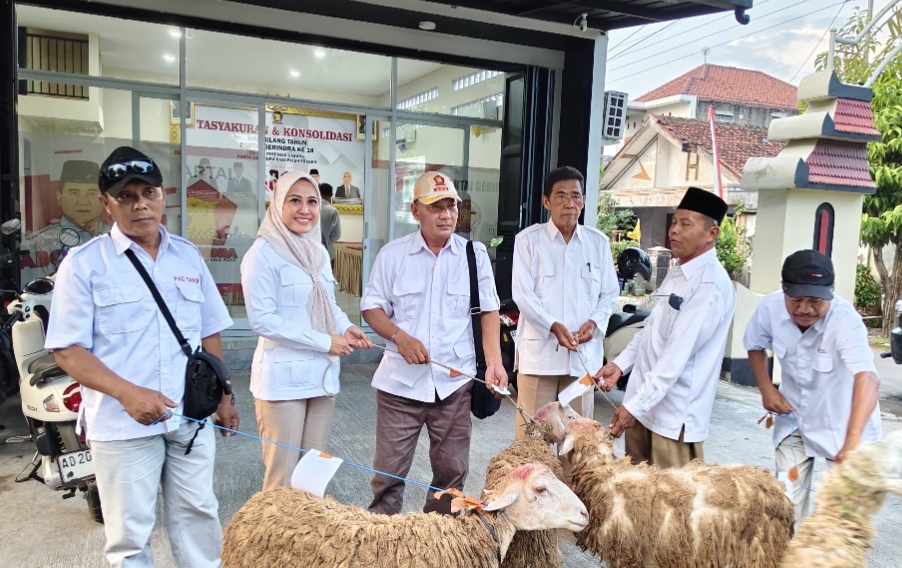 Wamentan Sudaryono Sumbang 21 Ekor Kambing Kurban di Sragen 