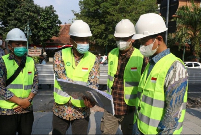 Selesai Jalani Isolasi Mandiri Sepekan, Gibran Tinjau Pembangunan Infrastruktur