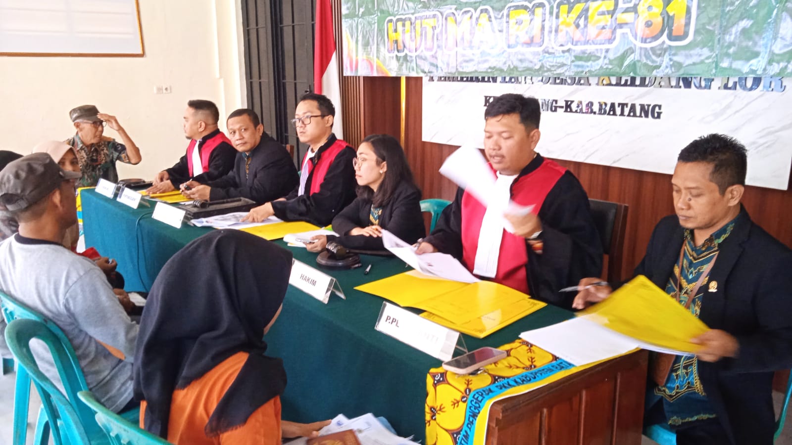 Demi Silalahi, Christina Diadili Hakim PN Batang di Balai Desa Klidang Lor