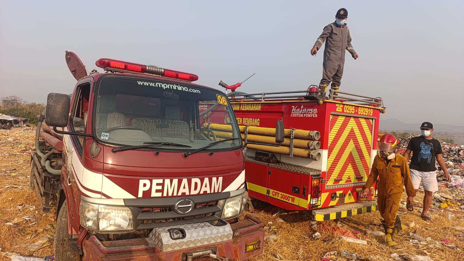 Kebakaran Lahap 1 Hektar TPA Landoh Rembang, Pemadaman Berlangsung Enam Jam 