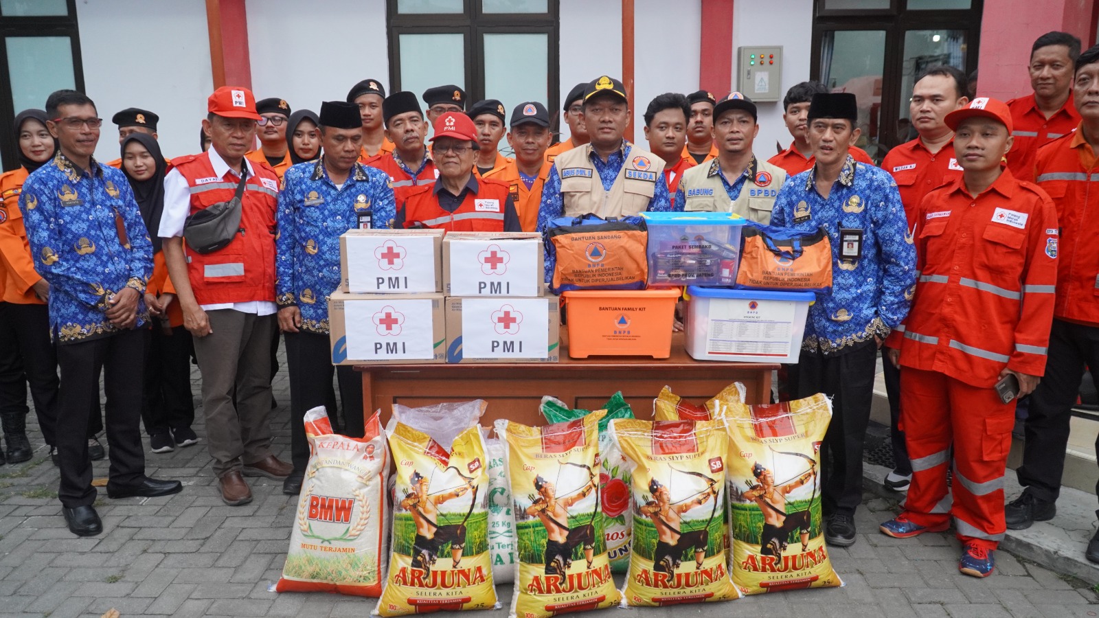 Kota Tegal Kirim Bantuan Ke ke Lokasi Longsor di Cilacap dan Banjarnegara ‎