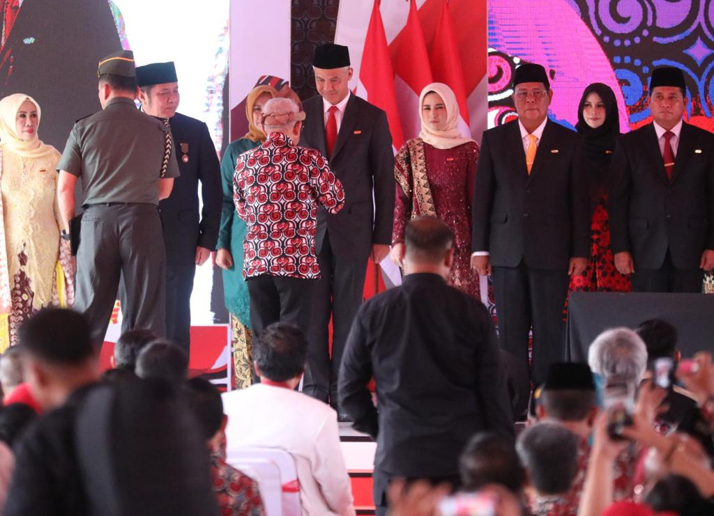 Kompak Tangani Stunting, Gubernur Ganjar dan Atikoh Diganjar Penghargaan dari BKKBN 