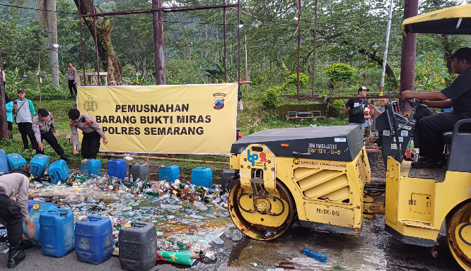 Pengamanan Jelang Libur Lebaran, Polres Semarang Musnahkan 1.675 Botol Miras Hasil Operasi Pekat 