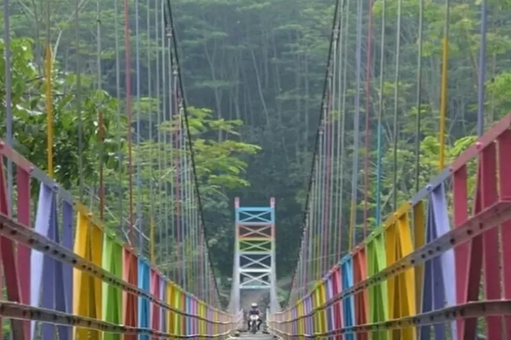 Pesona Maut Jembatan Gantung Danawarih: Wisata Gratis untuk Semua Kalangan 