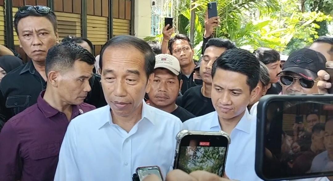 Meski Digeruduk Massa Jokowi Tolak Tunjukkan Ijazahnya