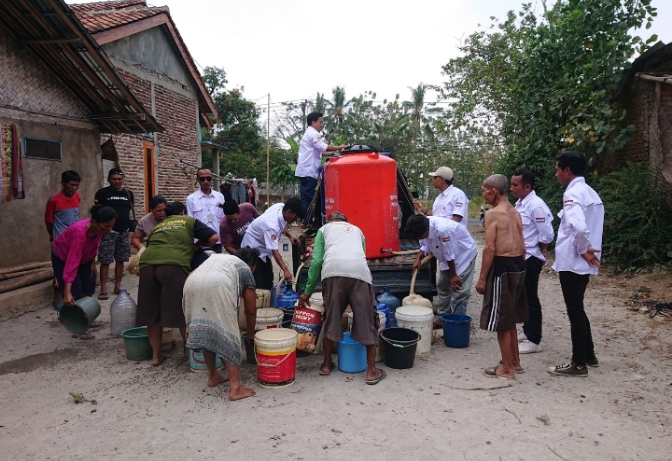 Karang Taruna Nalaguna Desa Cibuyur Kabupaten Pemalang Bantu Air Bersih