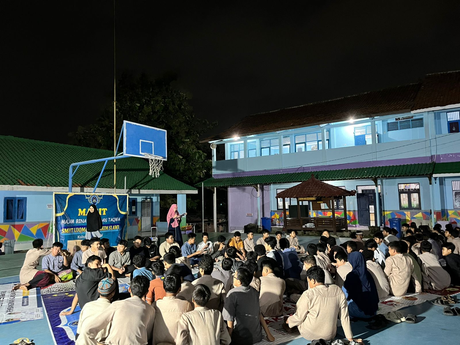 Tingkatkan Iman Siswa, SMPIT Luqman Al Hakim Slawi Gelar Bukber dan Mabit