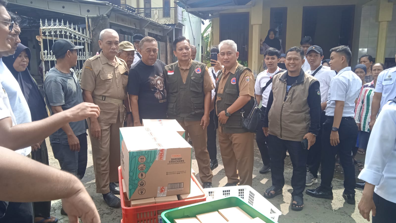 Tanggap Darurat Banjir Batang, SPPG Kompak Turun Gunung Bagi 1.000 Bungkus Nasi
