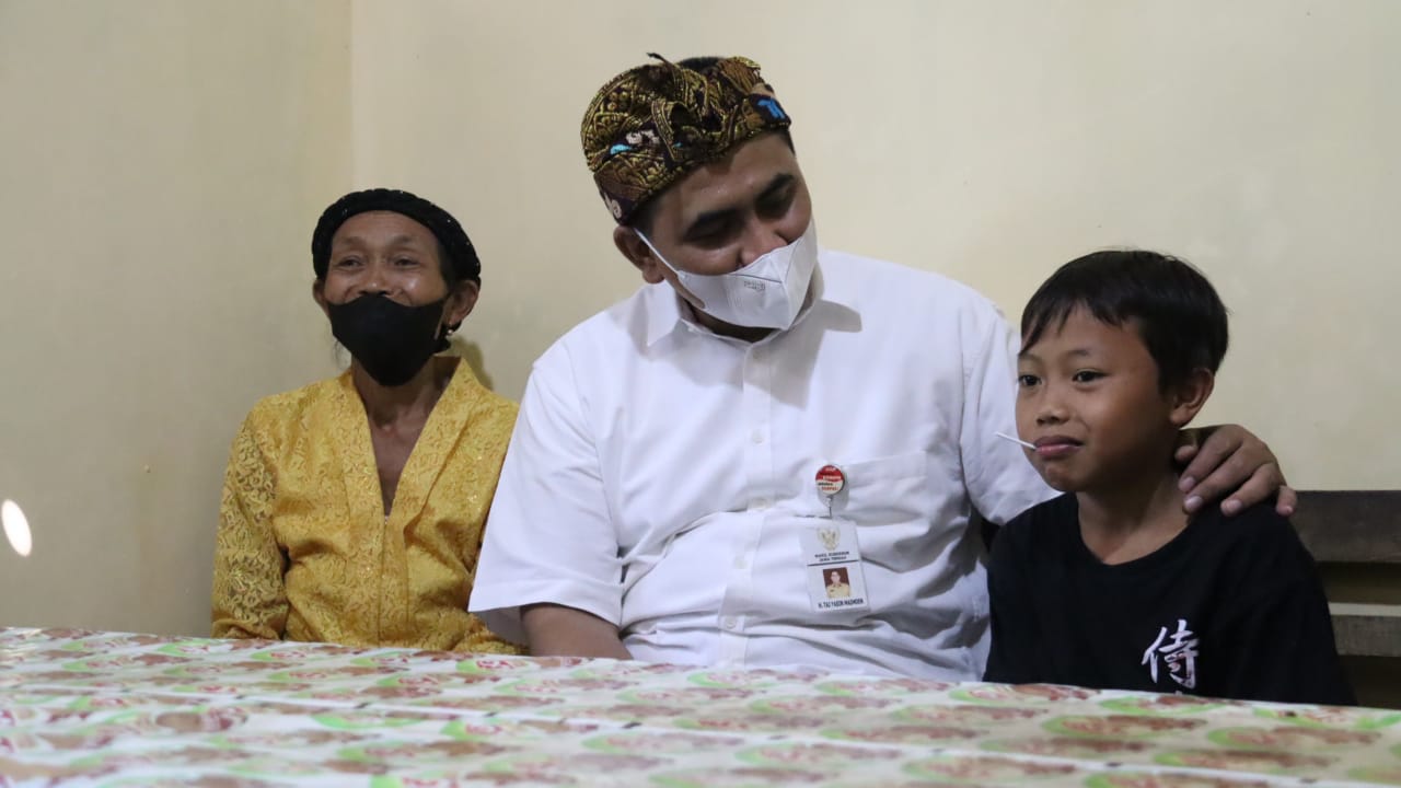 Tinjau RTLH di Desa Cendana, Taj Yasin: Penanggulangan Kemiskinan di Jawa Tengah Butuh Dukungan Berbagai Pihak
