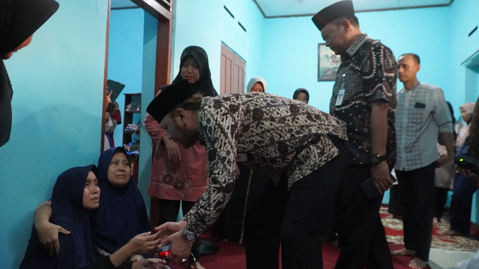 Wali Kota Tegal Kunjungi Rumah Duka, Harapkan Pelaku Pembunuhan Guru SD Ditangkap