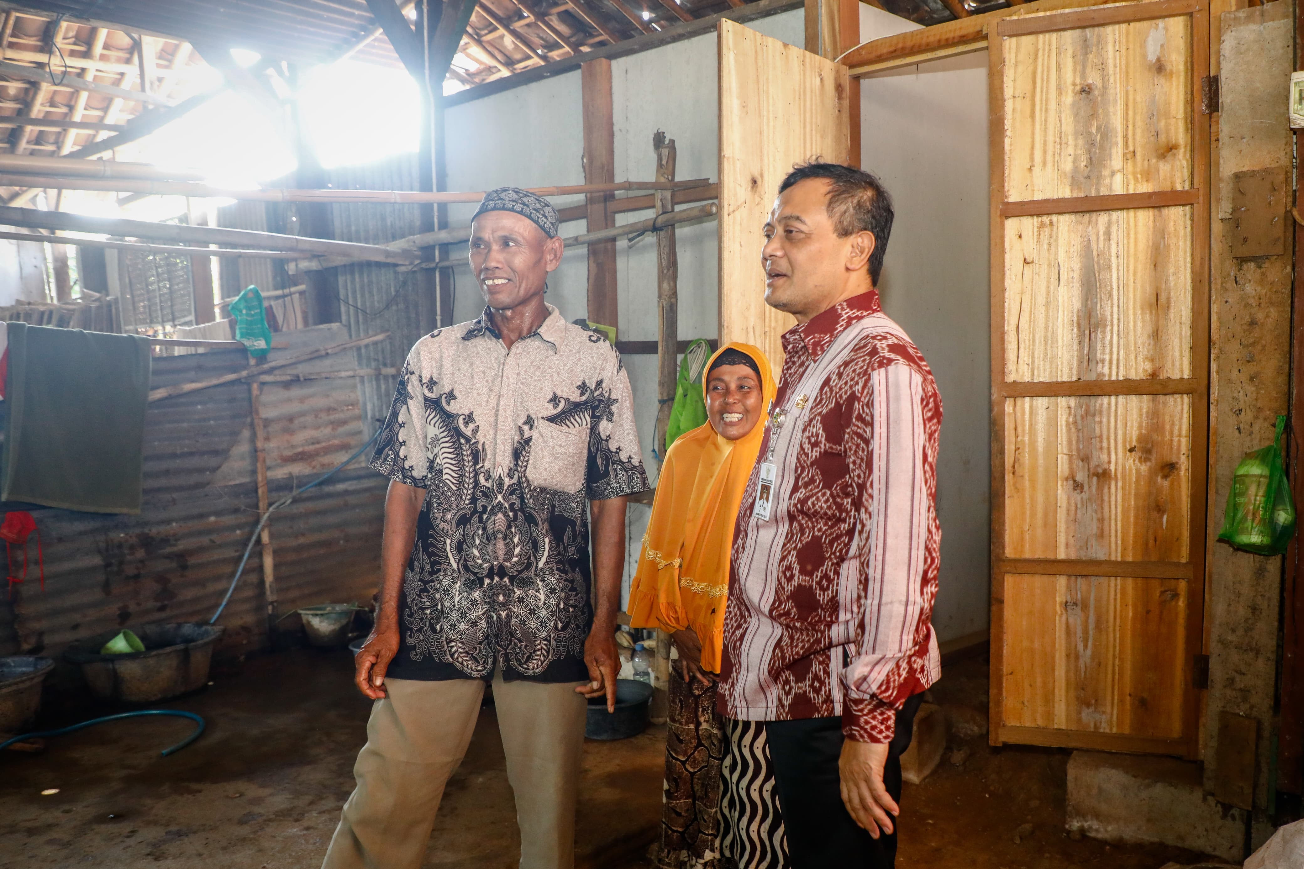 Gubernur Jateng Ahmad Luthfi Turun Langsung Cek Penerima Bantuan Perbaikan RTLH di Kendal