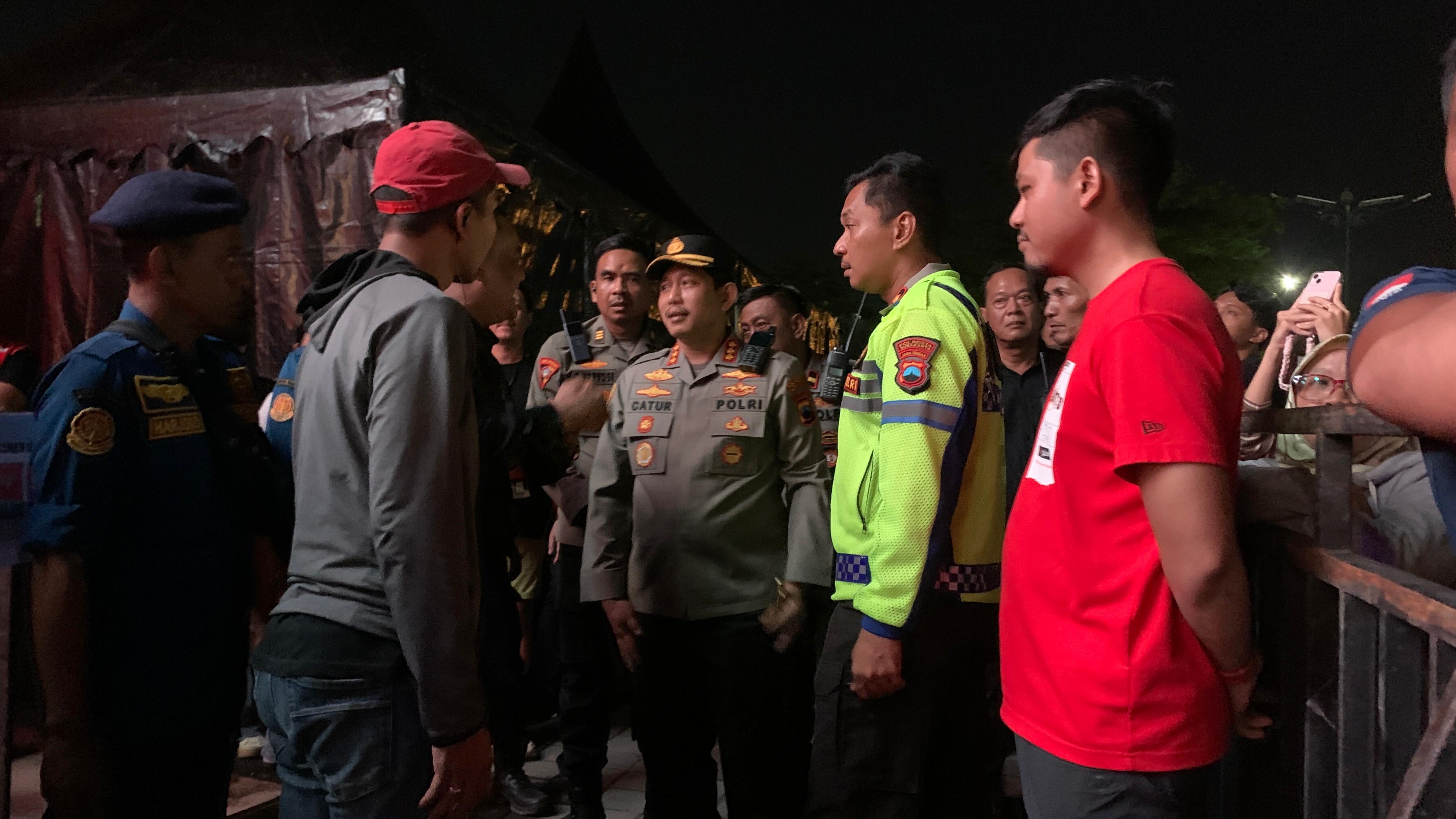 Polresta Solo Amankan Puluhan Penonton dan Miras Saat Konser Iwan Fals di Mangkunegaran
