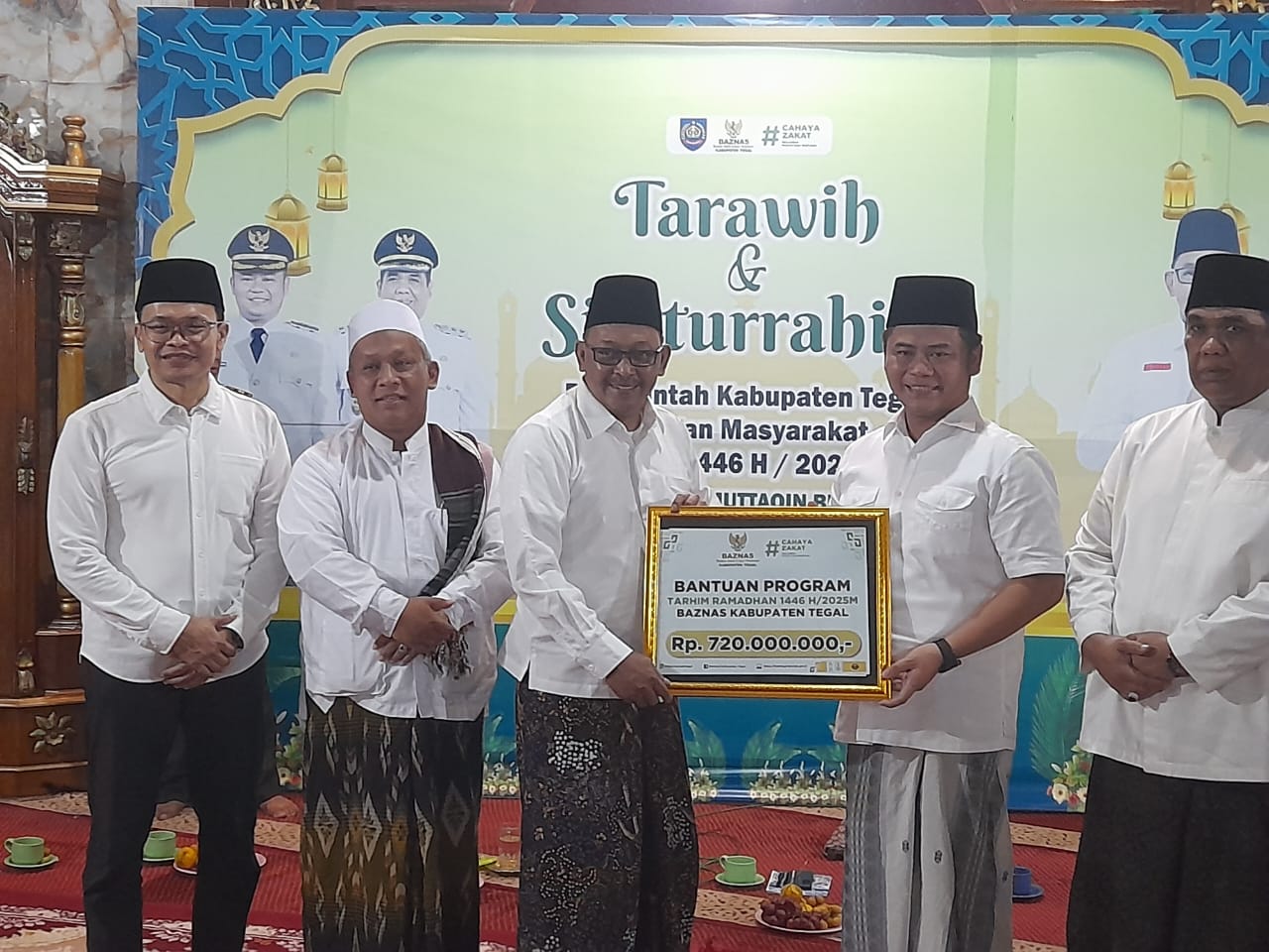 Bupati Tegal Salurkan Hibah untuk  Masjid saat Tarhim 