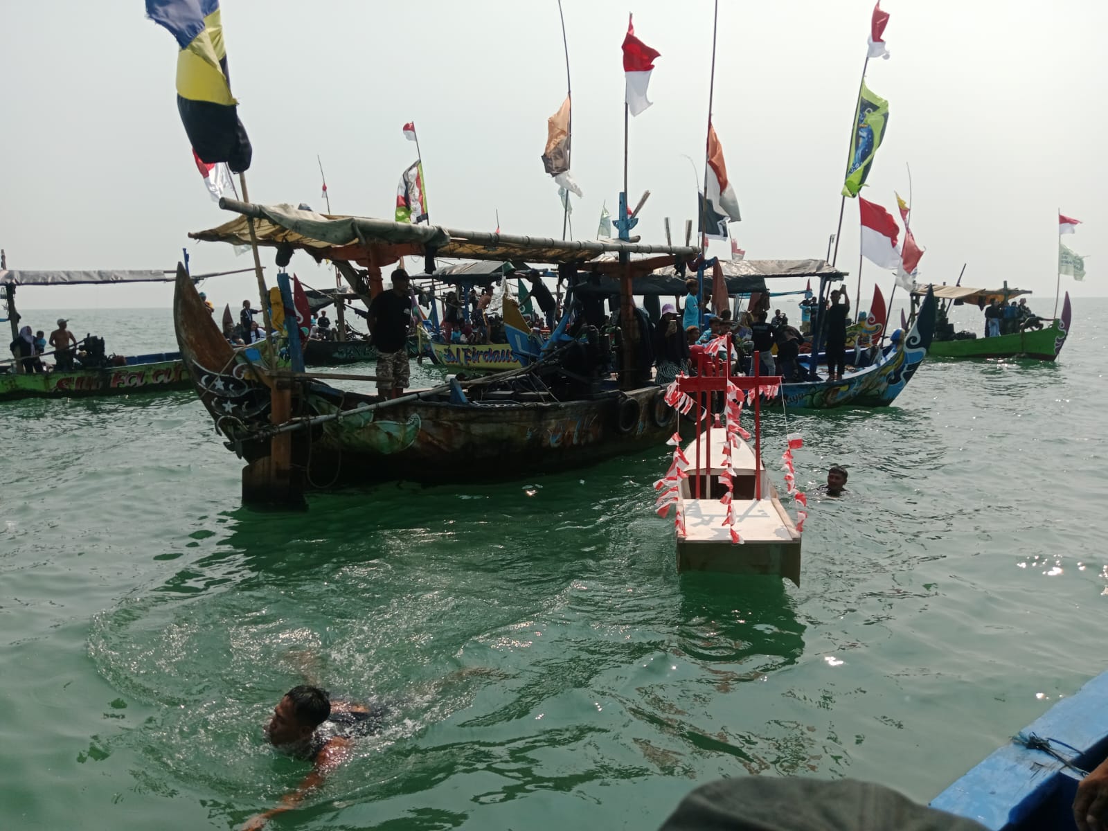 Pesan untuk Pemerintah di Balik Nyadran Laut Roban Timur Batang