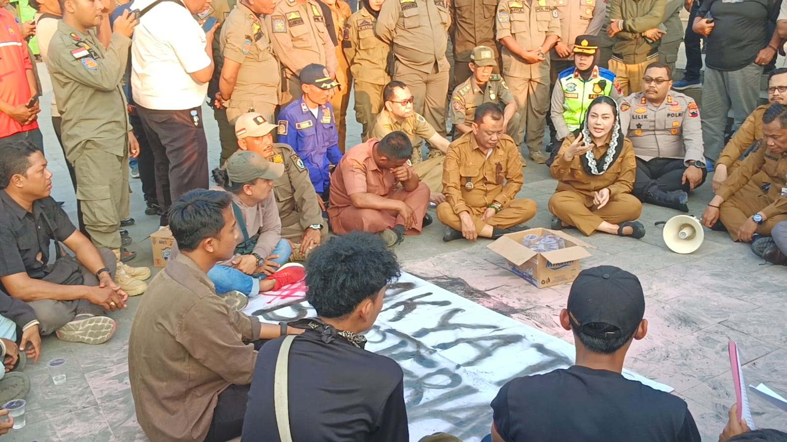 Bupati Paramitha Temui Mahasiswa Pendemo, Ajak Beri Masukan untuk Kemajuan Brebes