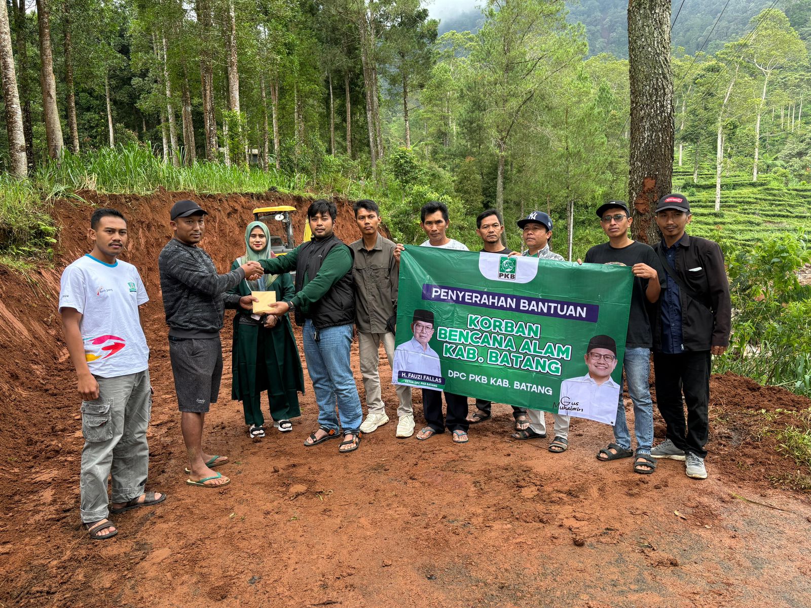 Banjir Bandang Desa Pacet, PKB Batang Berikan Bantuan Atasi Krisis Air Bersih Warga Terdampak