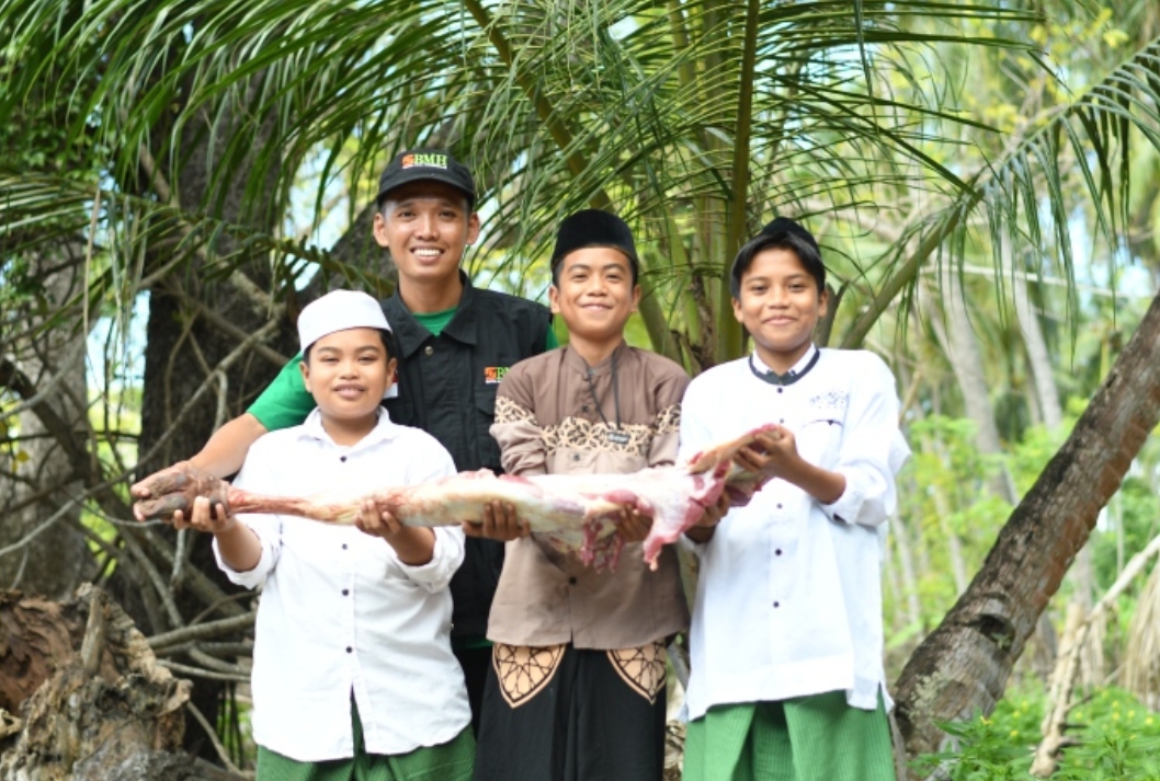 Perjuangan Menjangkau Kawasan 3T, Qurban BMH Jatim ke Pulau Sabuntan