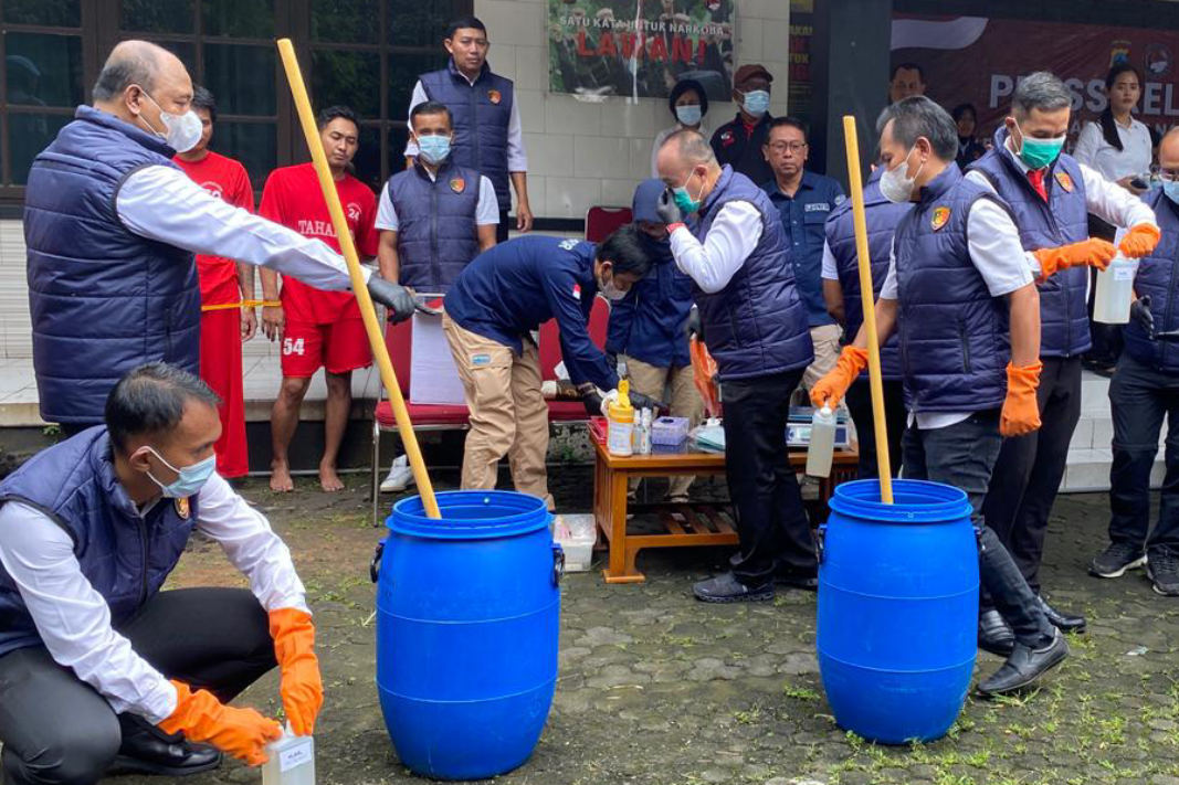 Polda Jateng Tangkap Pengedar Narkoba, Bawa Sabu 97 Gram di Tol Banyumanik
