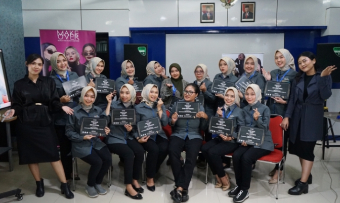 Nusamba Adiwerna Adakan Beauty Class with Make Over