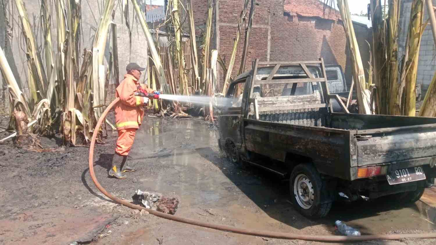 Geger! Tiga Kendaraan di Kudus Mendadak Terbakar di Tanah Kosong, Segini Kerugiannya