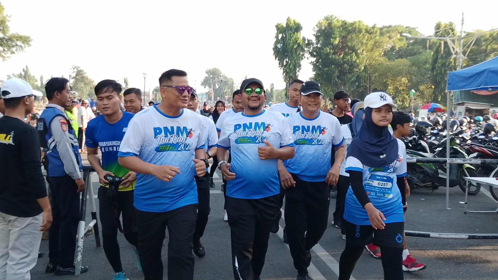 Bupati Pemalang Penuh Semangat Ikuti PNM Fun Run 2025 ‎