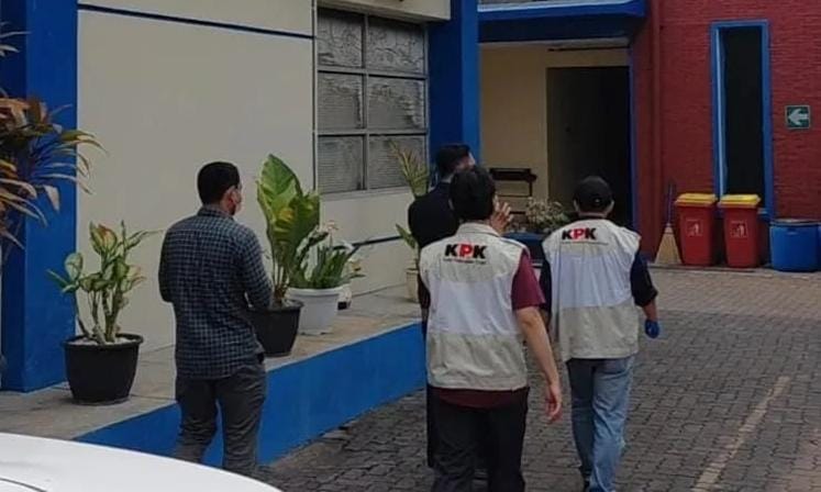 KPK Geruduk Bea Cukai Kudus, Lima Mobil Dikerahkan. Ruang Kepala Kantor Ikut Disisir