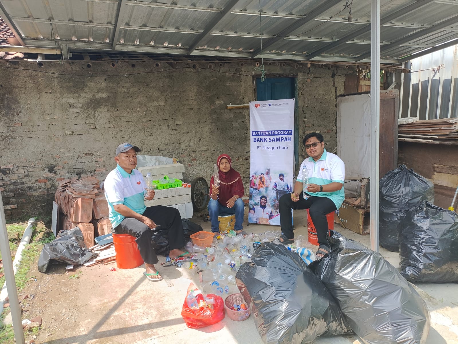 Bank Sampah Melingkar Tegal Rutin Pickup dan Pilah Sampah Plastik Warga