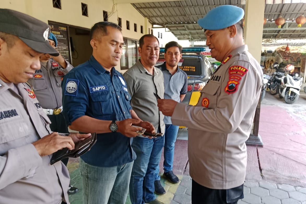Propam Polres Tegal Kota  Periksa Surat dan Kendaraan Anggota 