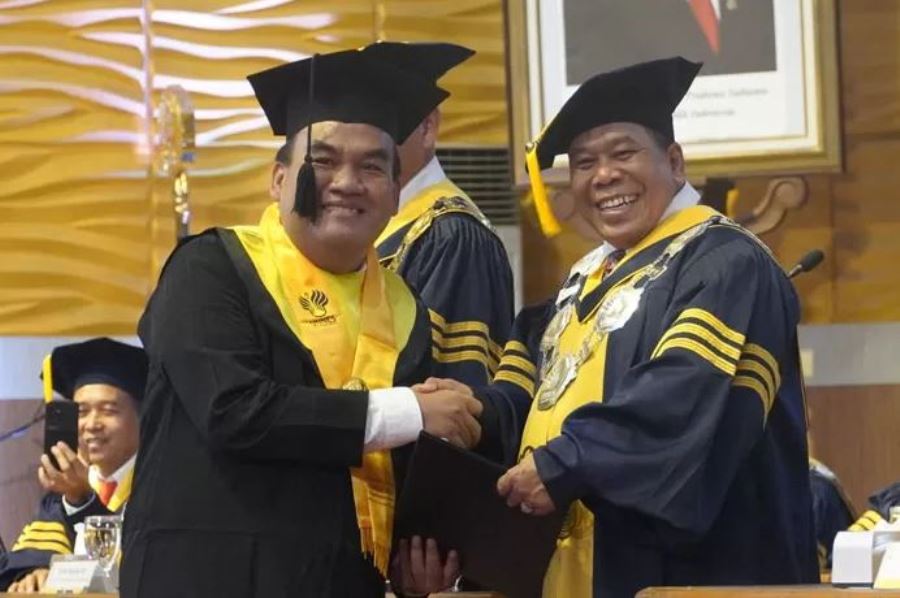 Bupati Blora Arief Rohman Resmi Sandang Gelar Doktor dari Unnes, Predikat Cumlaude