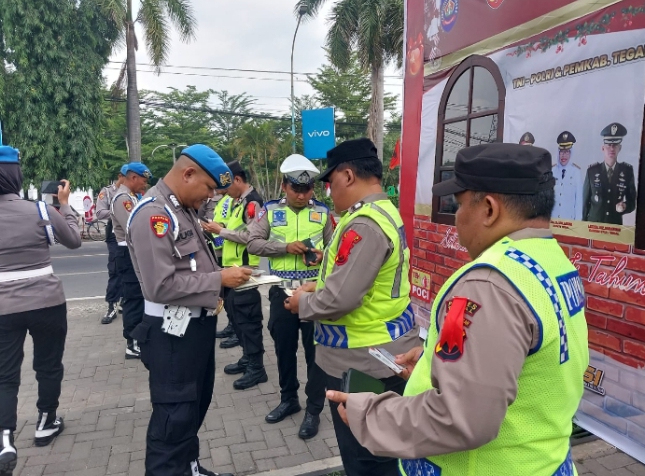 Bidpropam Polda Jateng Adakan Penegakan Ketertiban dan Disiplin Personel Pengamanan Nataru Polres Tegal 