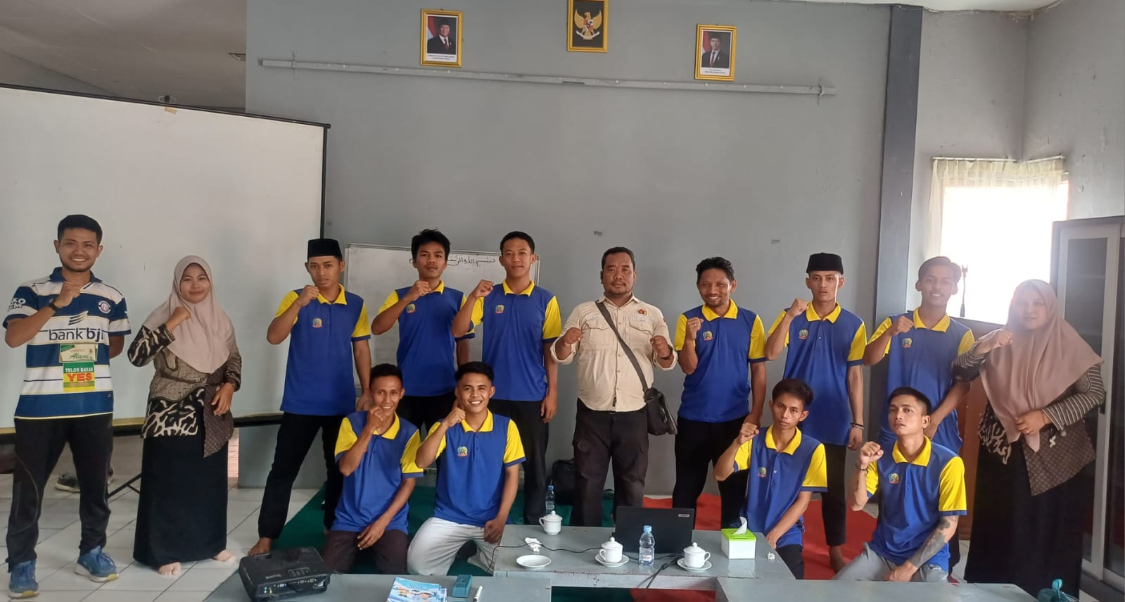 Warga Belajar Sakila Kerti Kota Tegal Berlatih Menulis Opini