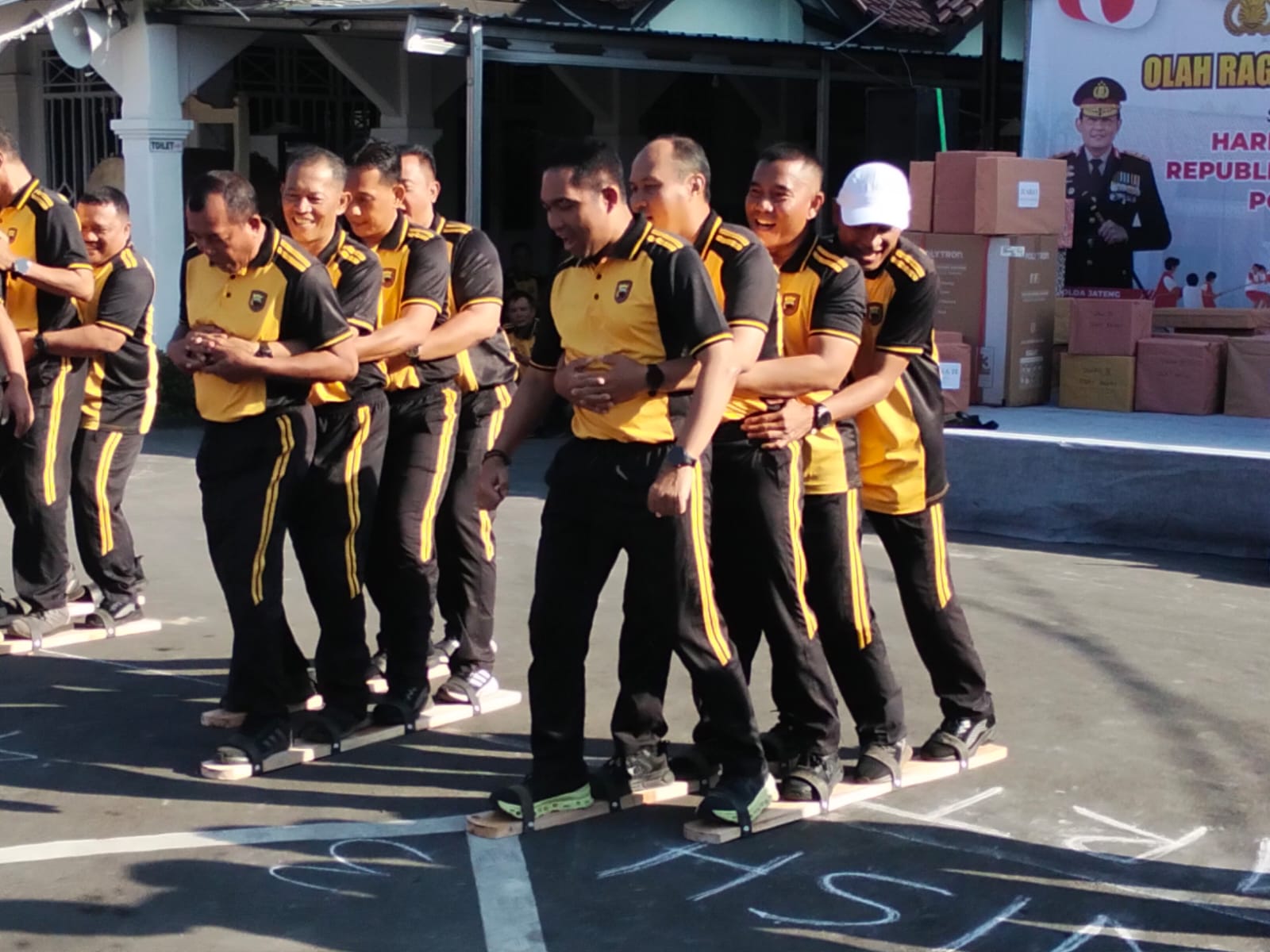 Polres Tegal  Gelar Lomba Agustusan 