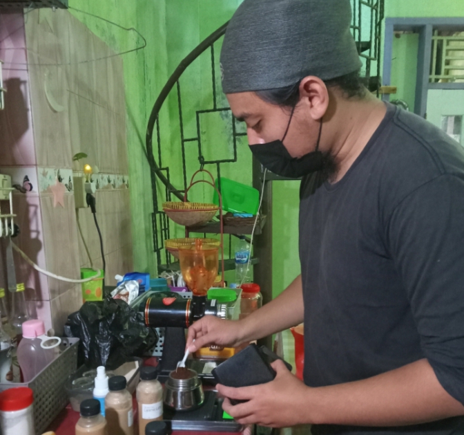 Kopi Botol Kemasan Laris Manis Diserbu Pembeli di Kabupaten Pemalang 