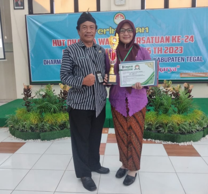 Pengurus DWP SMA Negeri 1 Bojong Kabupaten Tegal Berhasil Meraih Juara I Lomba Administrasi 