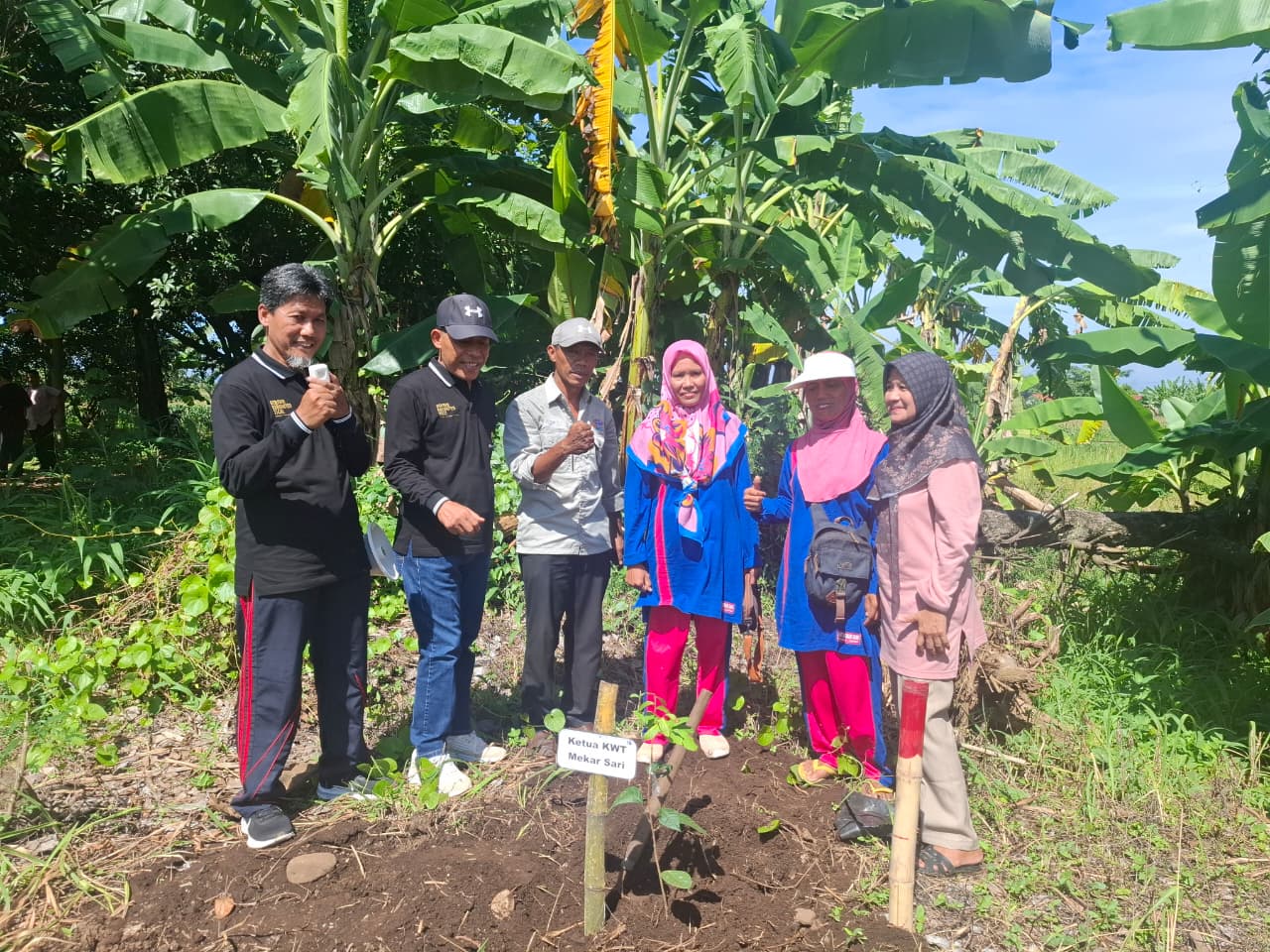 Tanam Bibit Duku Warnai Hari Tata Ruang Nasional 