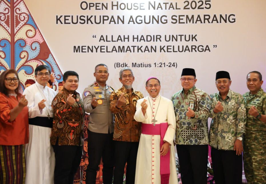 Silaturahmi Natal dengan Gereja Katolik dan Pantekosta, Sekda Jateng Ajak Umat Jaga Lingkungan