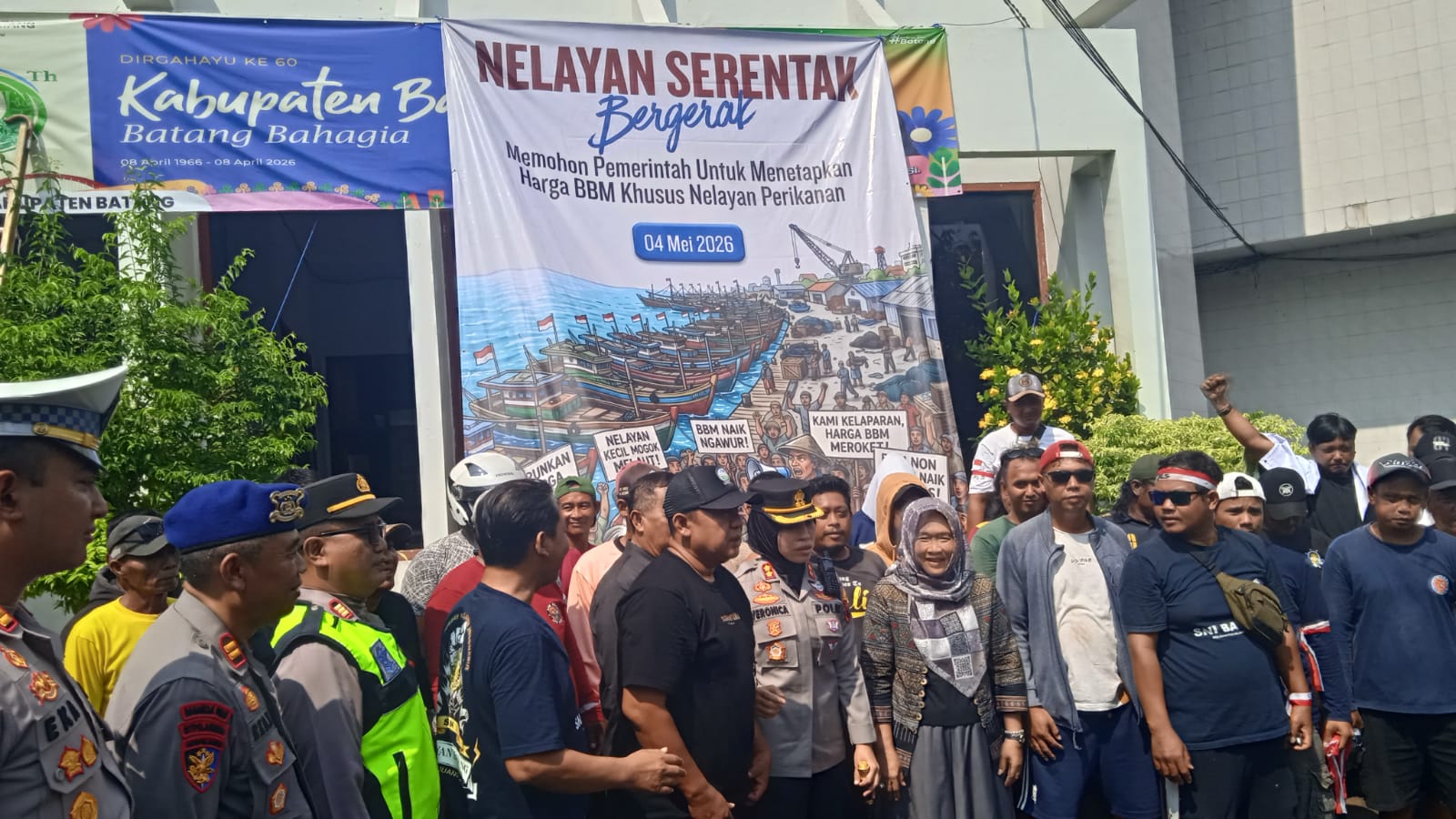 Tak Melaut Akibat Harga Solar Naik, Bos Kapal Batang Gelar Aksi di DPRD dan Pemkab 