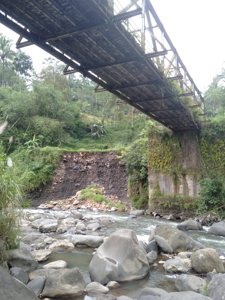 Jembatan Kalierang Kabupaten Tegal Rawan Ambruk