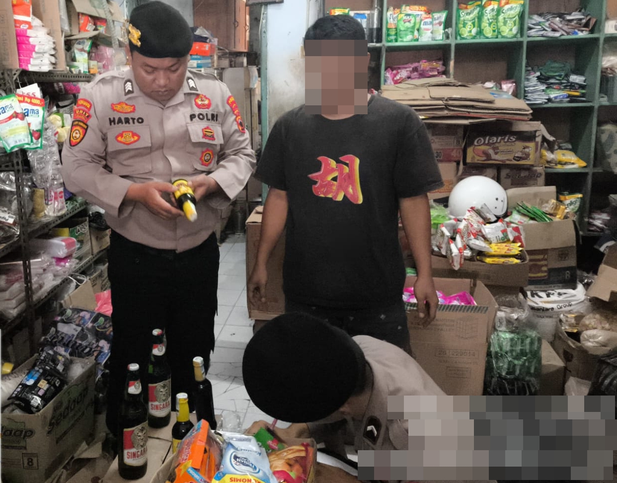 Samapta Polres Pekalongan Amankan Puluhan Botol Miras di Bulan Ramadhan