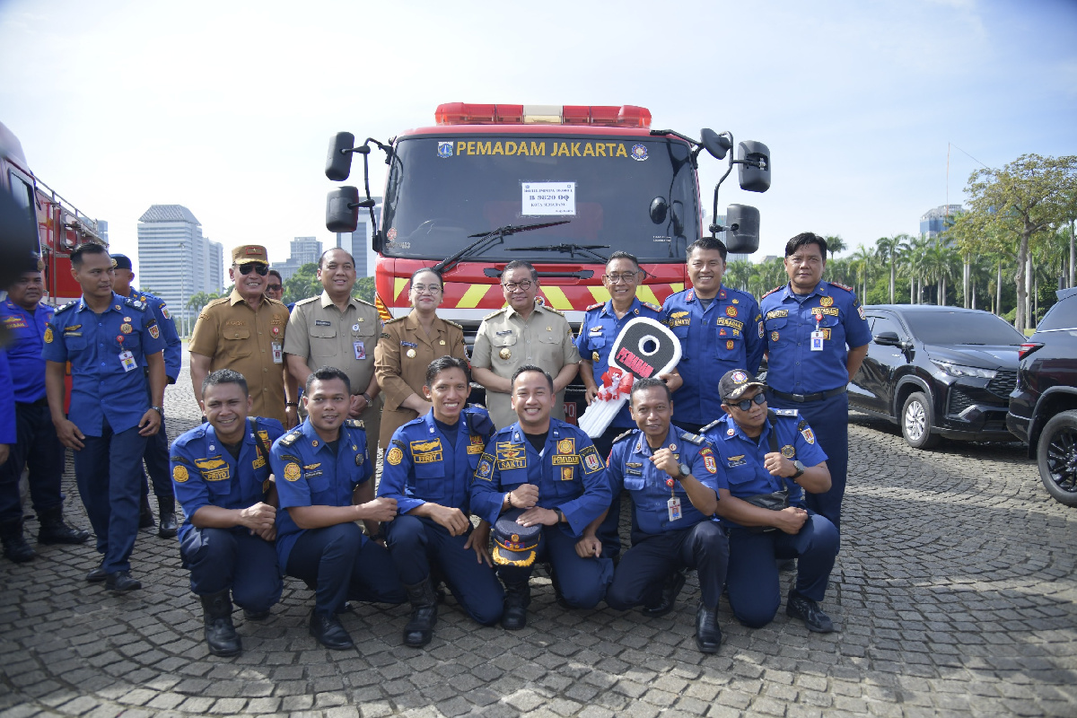 Perkuat Layanan Darurat, Kota Semarang Terima Hibah Mobil Damkar dari DKI Jakarta