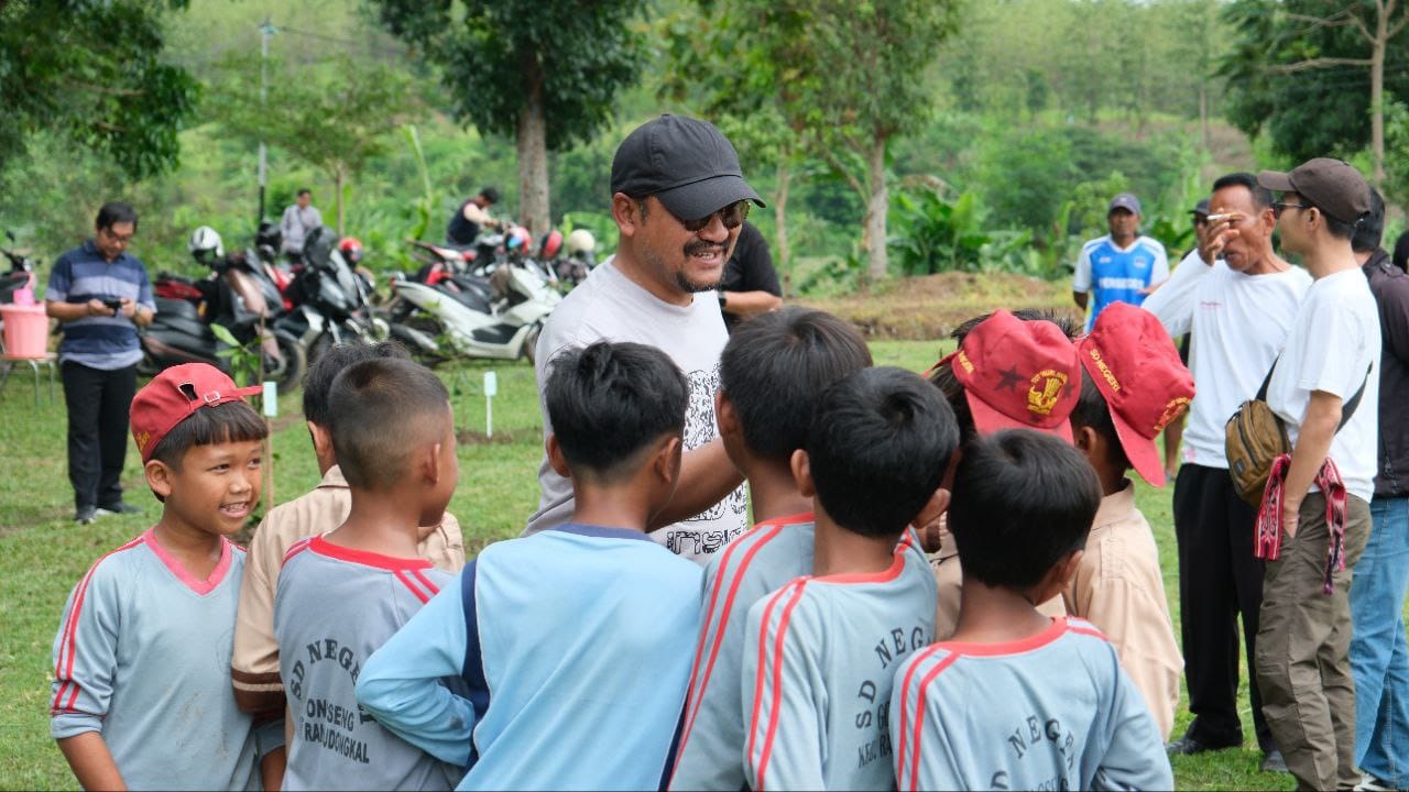Bupati Pemalang Ajak Anak Sekolah Peduli Lingkungan ‎