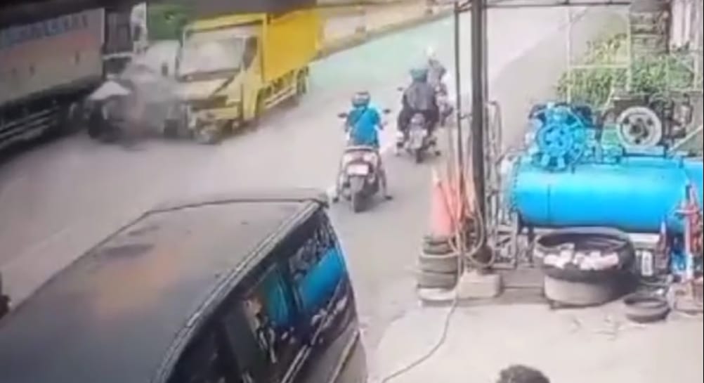 Terekam CCTV, Tabrakan Beruntun di Pantura Pemalang, Xenia Ditabrak Dua Truk