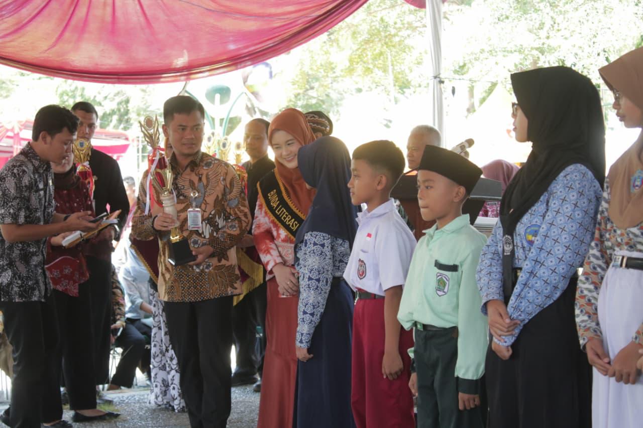 Bupati Tegal Gebrak Dunia Literasi, Sekolah Wajib Serbu Perpus