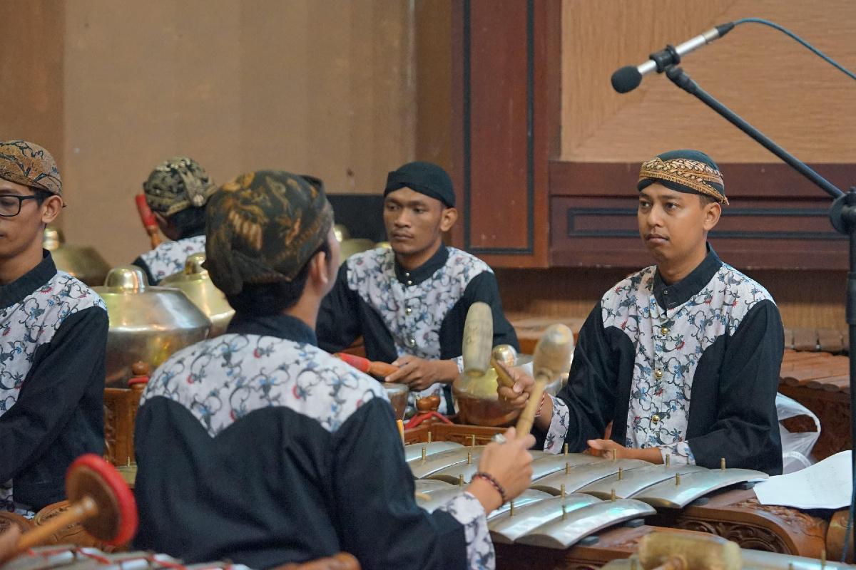 Dari Sastra Prancis ke Gamelan, Angga Yudhika Hidupkan Musik Tradisi Lewat Aransemen Orisinal 